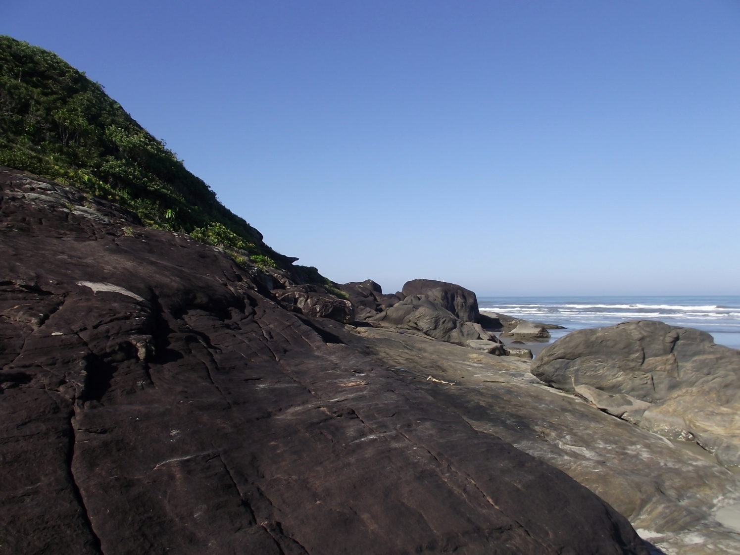 caramborê praia e rochas