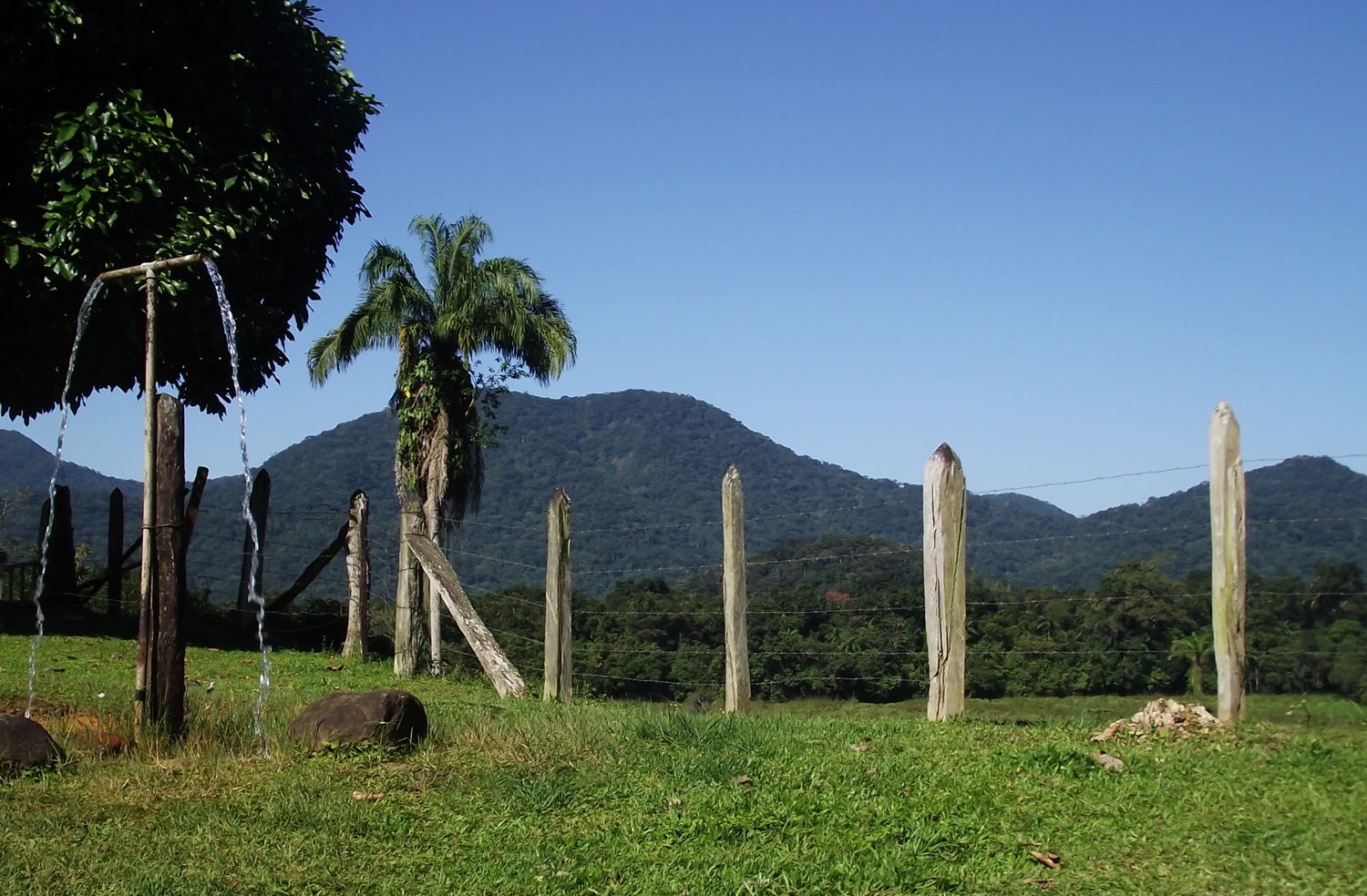 vista dos morros cobertos de vegetação